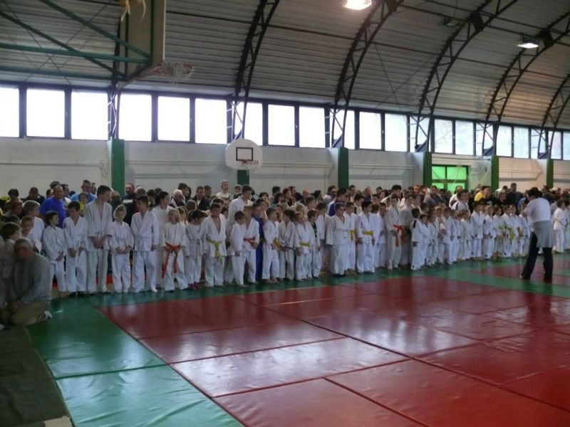 24 Egyesuelet Vett Reszt